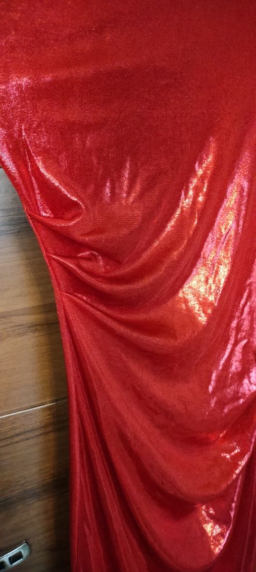 Czerwona sukienka mieniąca elastyczna