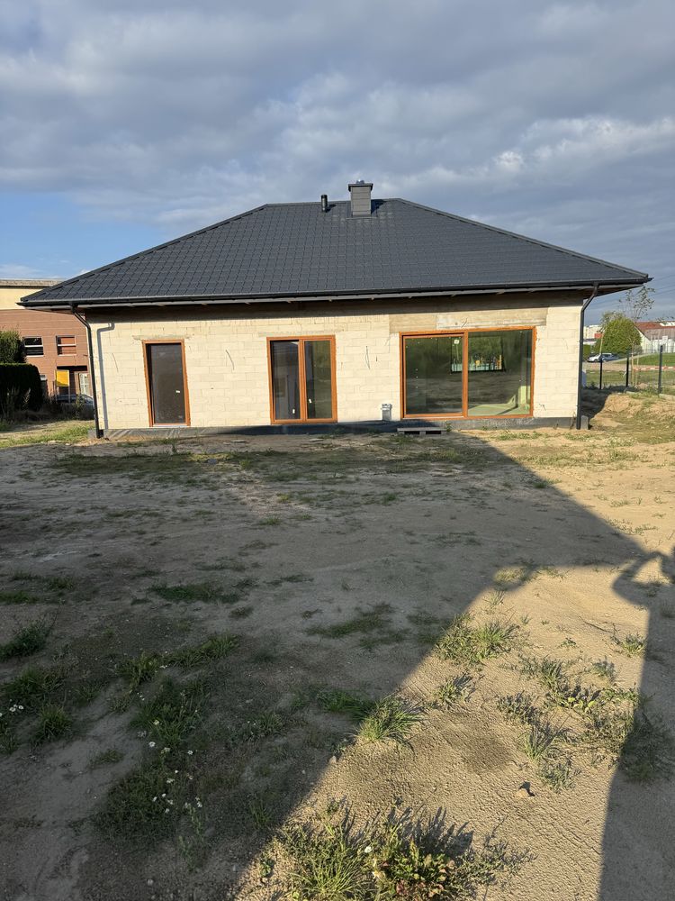 Dom wolnostojacy z budynkiem gospodarczym