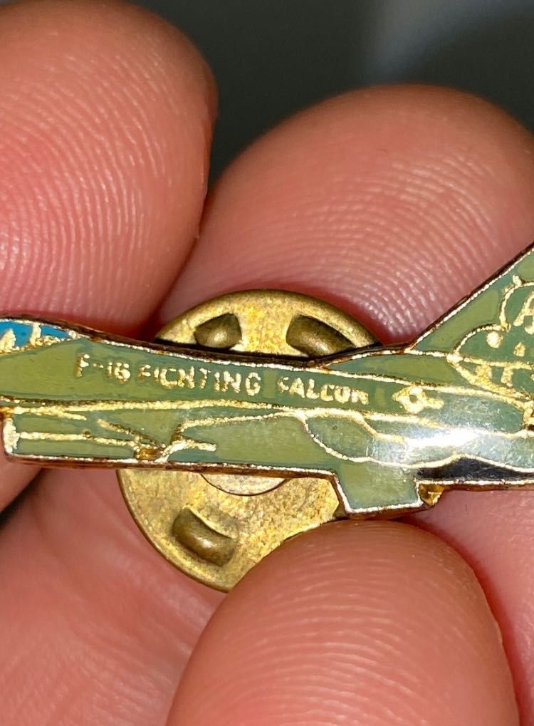 Pin vintage aviação caça