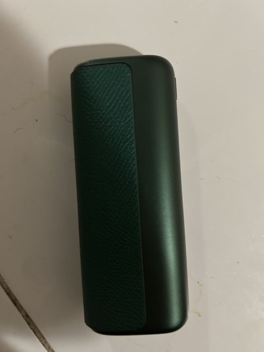 Зарядний пристрій зелений