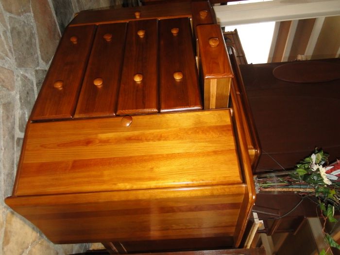 Aparador em madeira maciça de marca Cerne - óptimo estado e qualidade