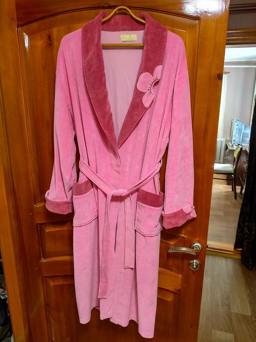 Халат женский. Велюровый. Розовый.