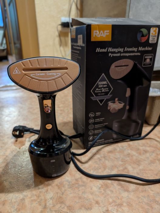 Відпарювач для одягу  RAF 1600w