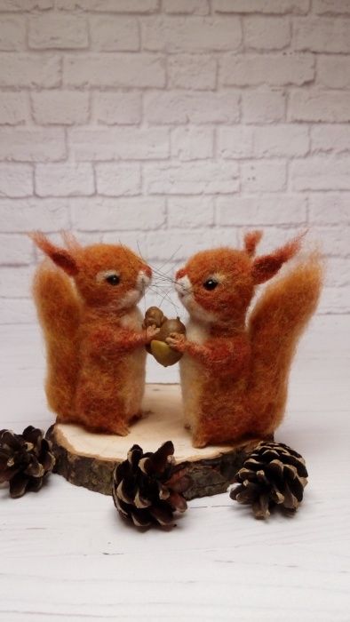 Белки валяные. Игрушка белочка. Белка рыжая. Маленькая белочка