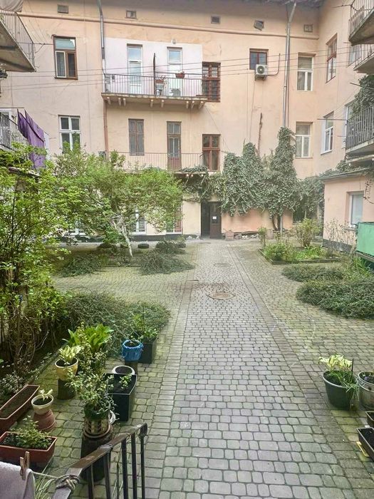 Продам 2-ох кімнатну квартиру вул.Волошина, центр