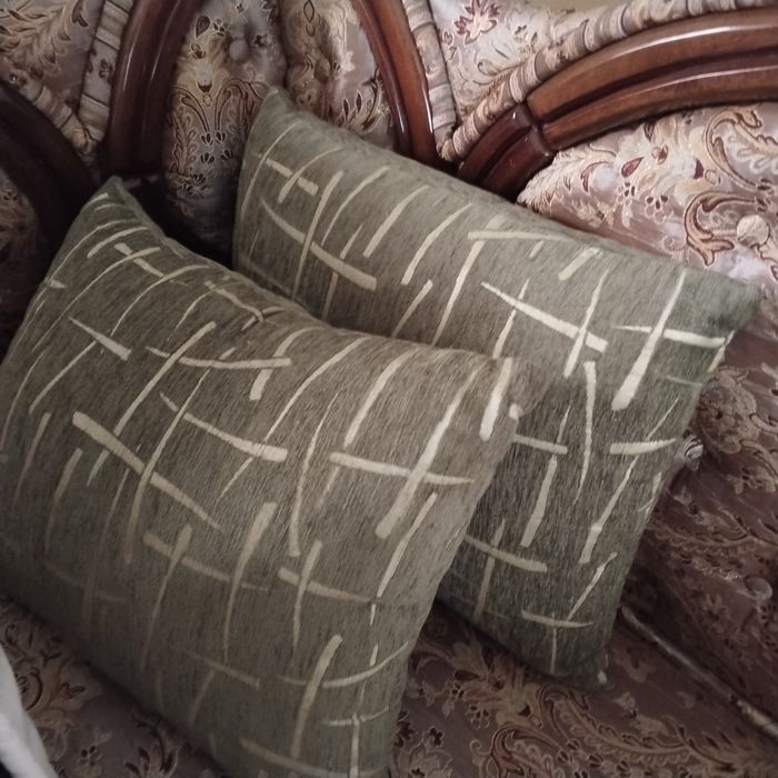 Покривало з подушками