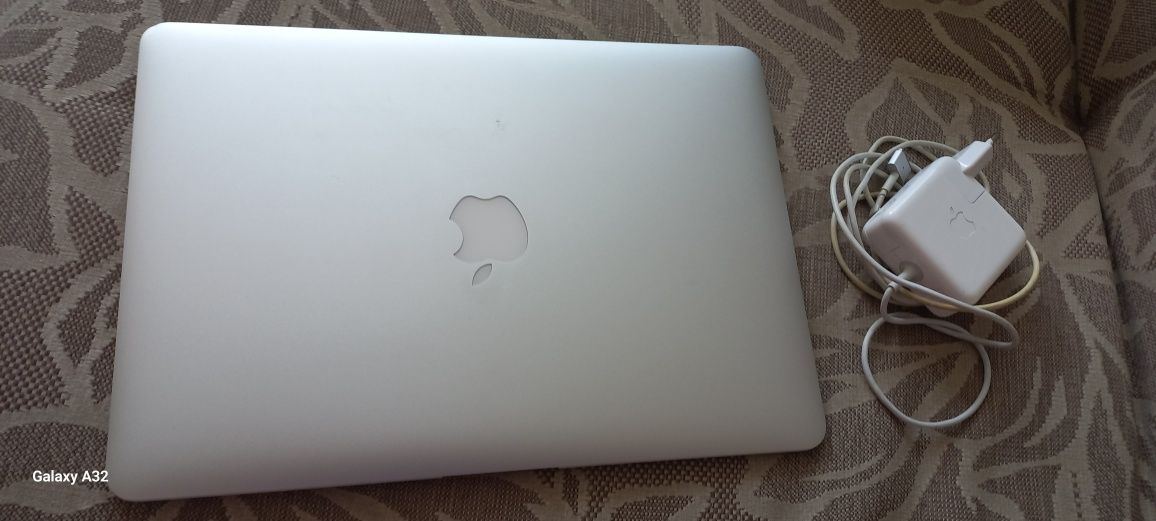 MacBook  Air  1466 EMC 3178