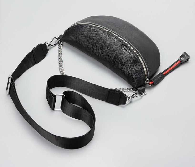 Женская кожаная сумка бананка черная