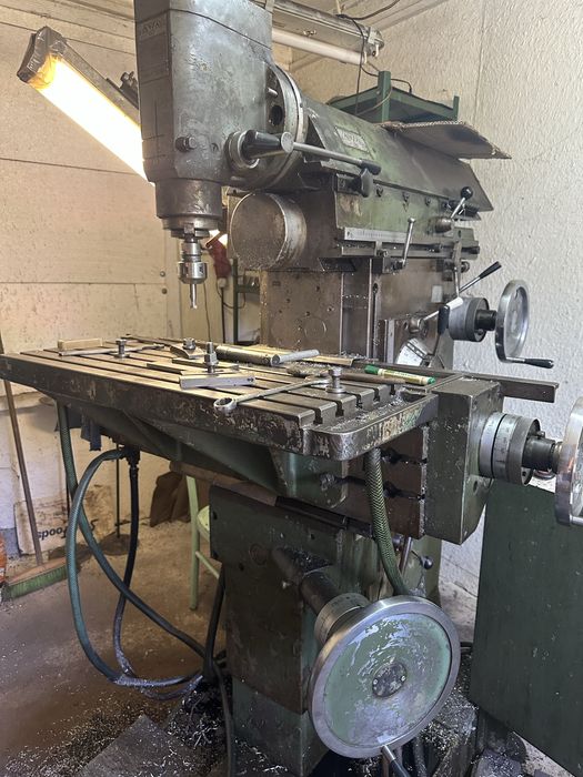 Frezarka uniwersalna