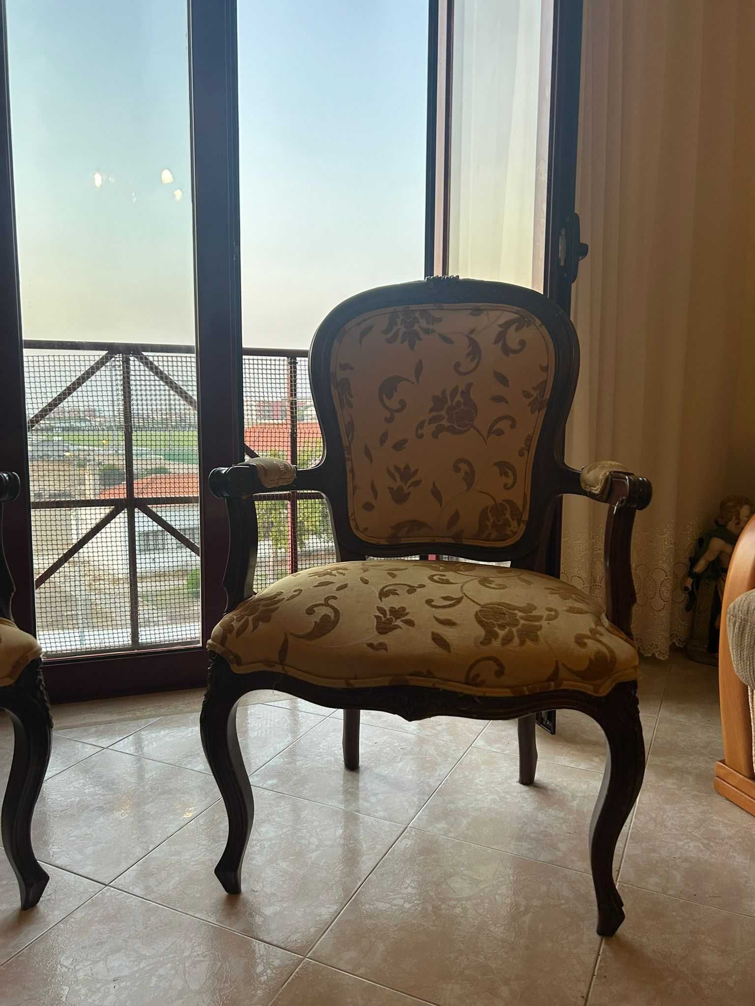 Cadeirão madeira estampado