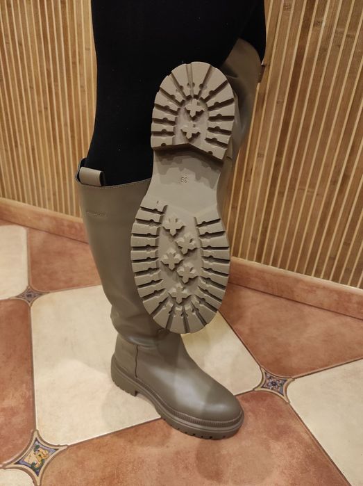 Продам чоботи H&M