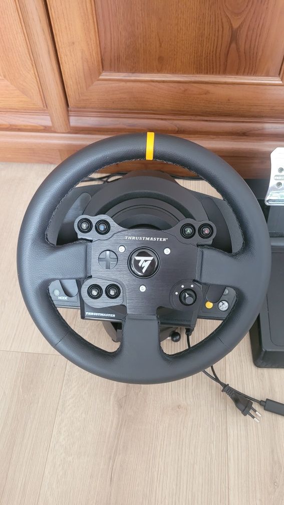 Kierownica Thrustmaster TX Leather Edition + manipulatory T3PA