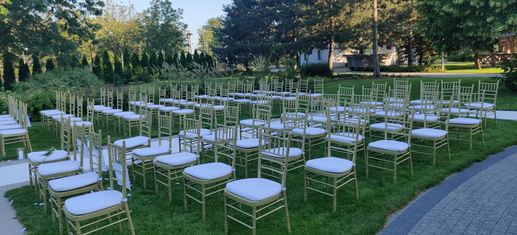 Krzesła CHIAVARI szampańskie i białe  komunia ,ślub - wynajem 140 szt