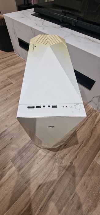 Komputer PC gamingowy plus monitor