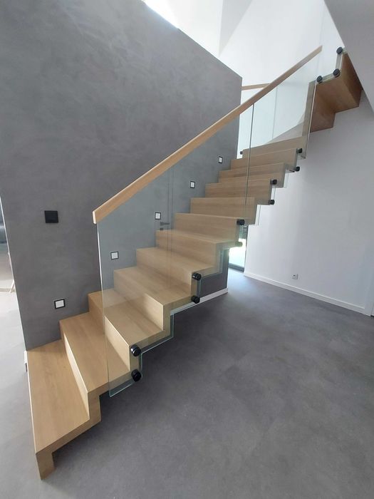 Schody drewniane, Drewno lite, wiszące, na beton