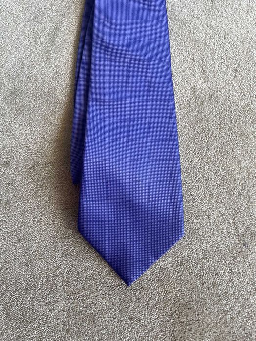 Gravatas lisas e com desenhos em tons de azul