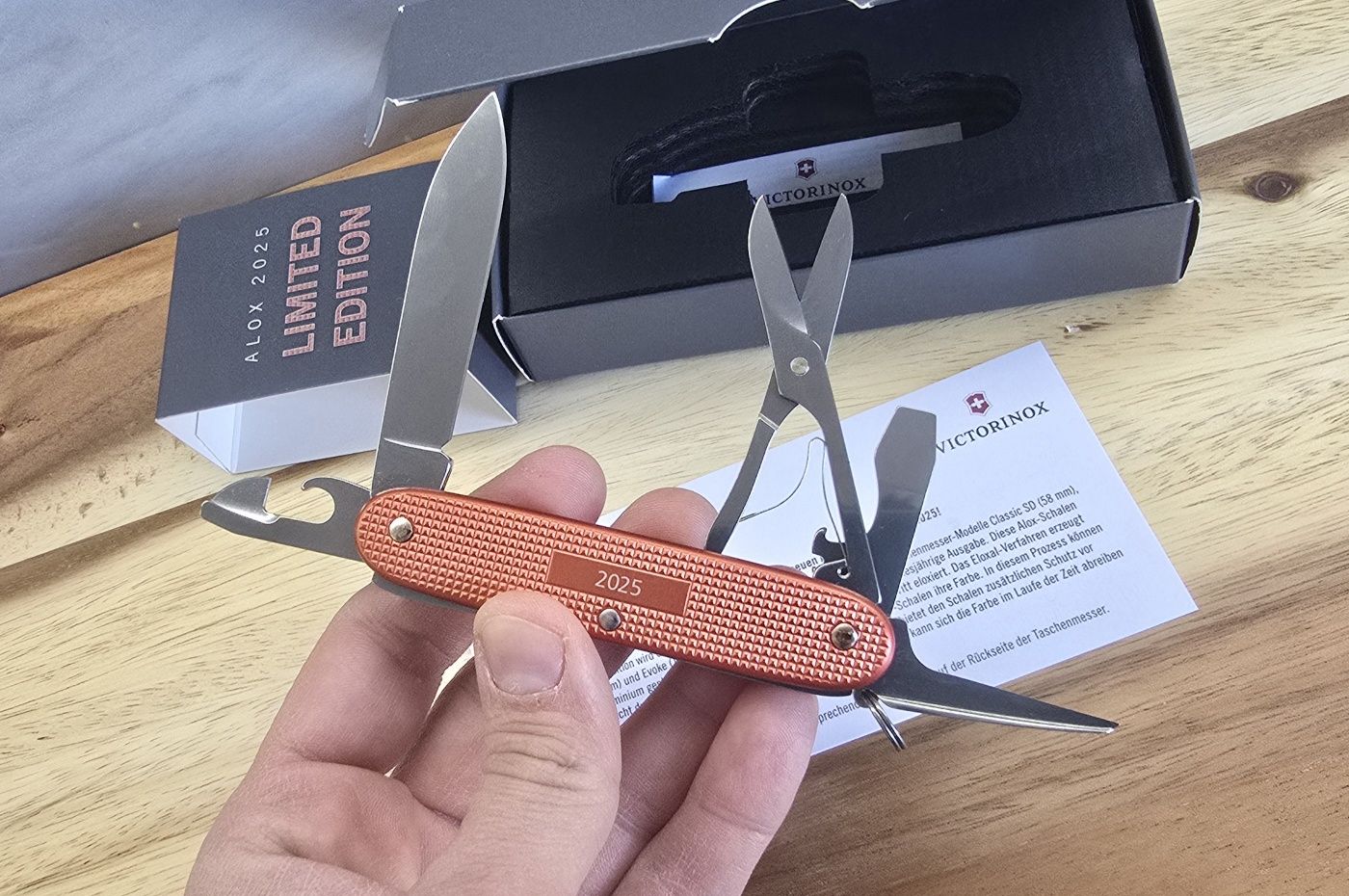 Szwajcarski scyzoryk Victorinox Pioneer X Alox Limited Edition 2025
