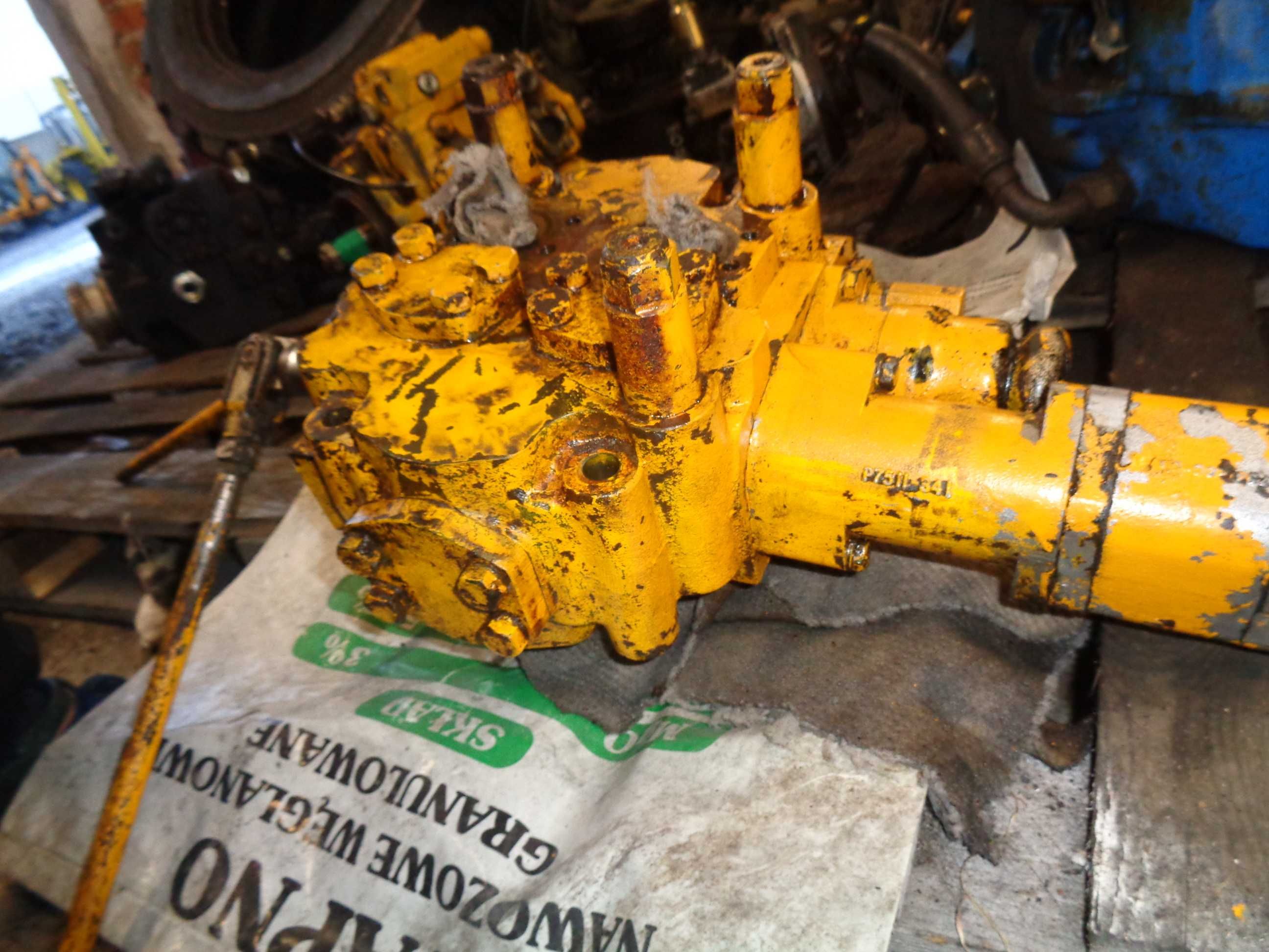 Rozdzielacz hydrauliczny ładowarka HANOMAG-Massey-Ferguson B14C /MF55C