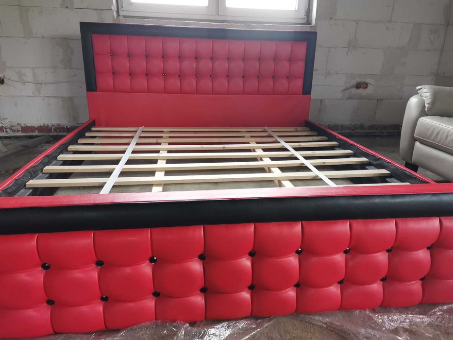 Łóżko czerwone King size