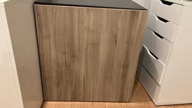 pequeno armario de armazenamento