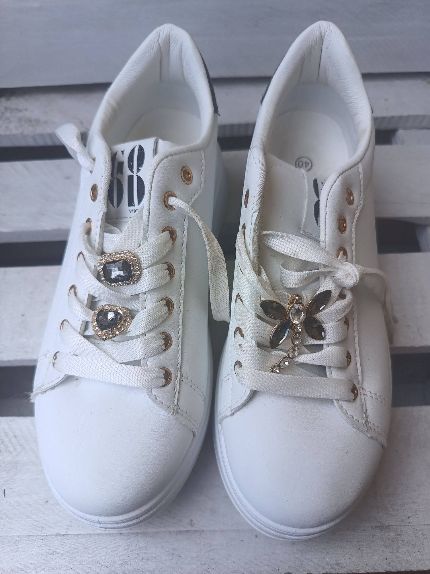 Sneakersy białe na koturnie 40