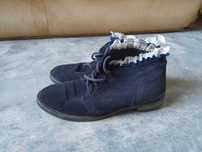 Botas camurça azul renda
