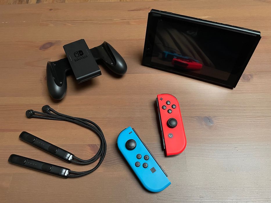 Nintendo Switch + Karta SanDisk Ultra 128GB SDXC + Oryginalne Etui