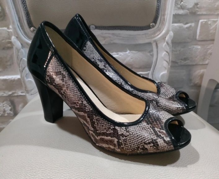 Wężowe pantofle print open toe