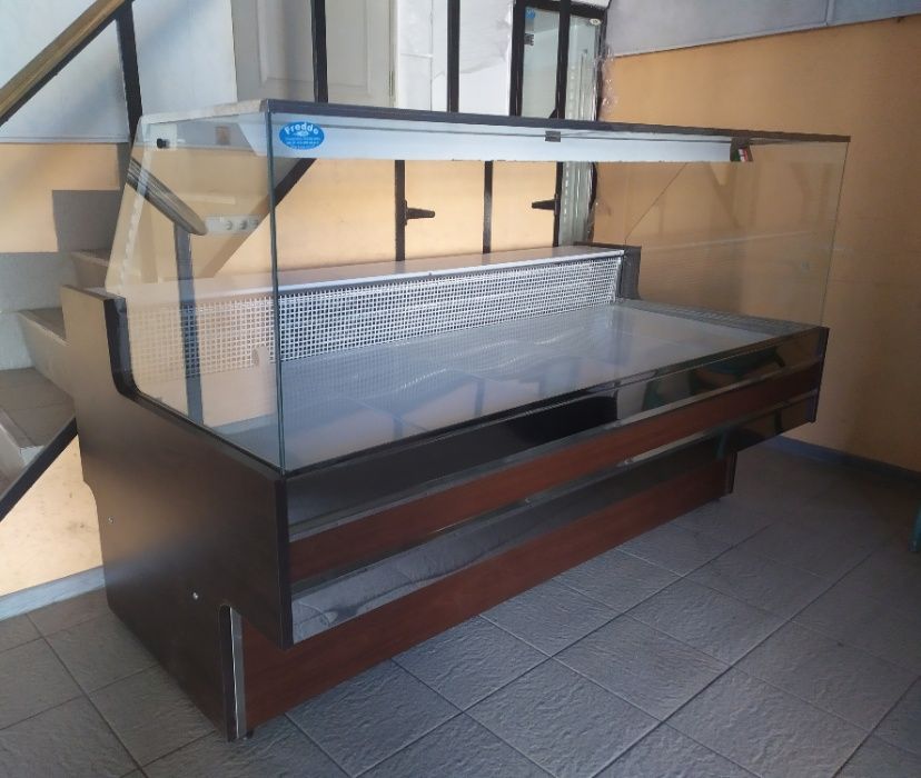 Холодильная витрина CAPRAIA CUBE (нержавейка 100 %)