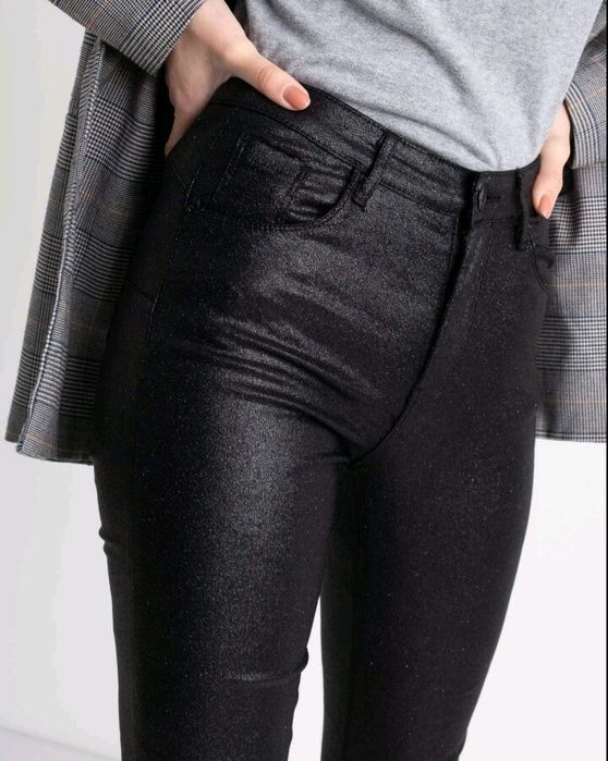 Классные стрейчевые штаны