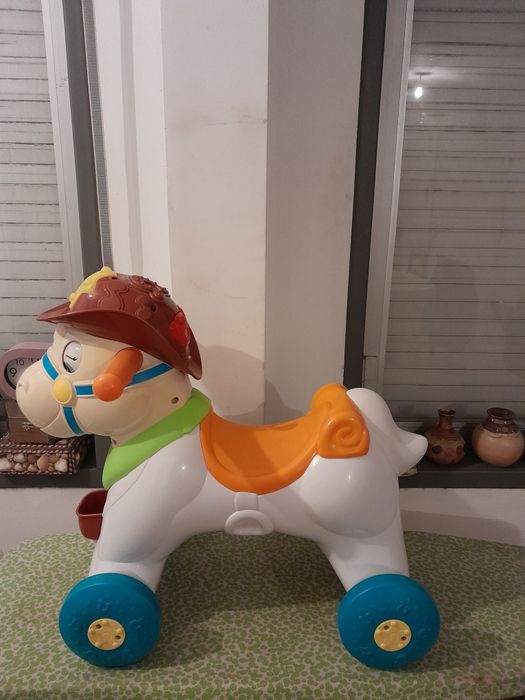 Vendo Cavalo CHICCO Para Criança a pilhas com sons em bom estado