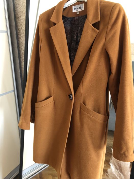 Пальто коричневое осеннее