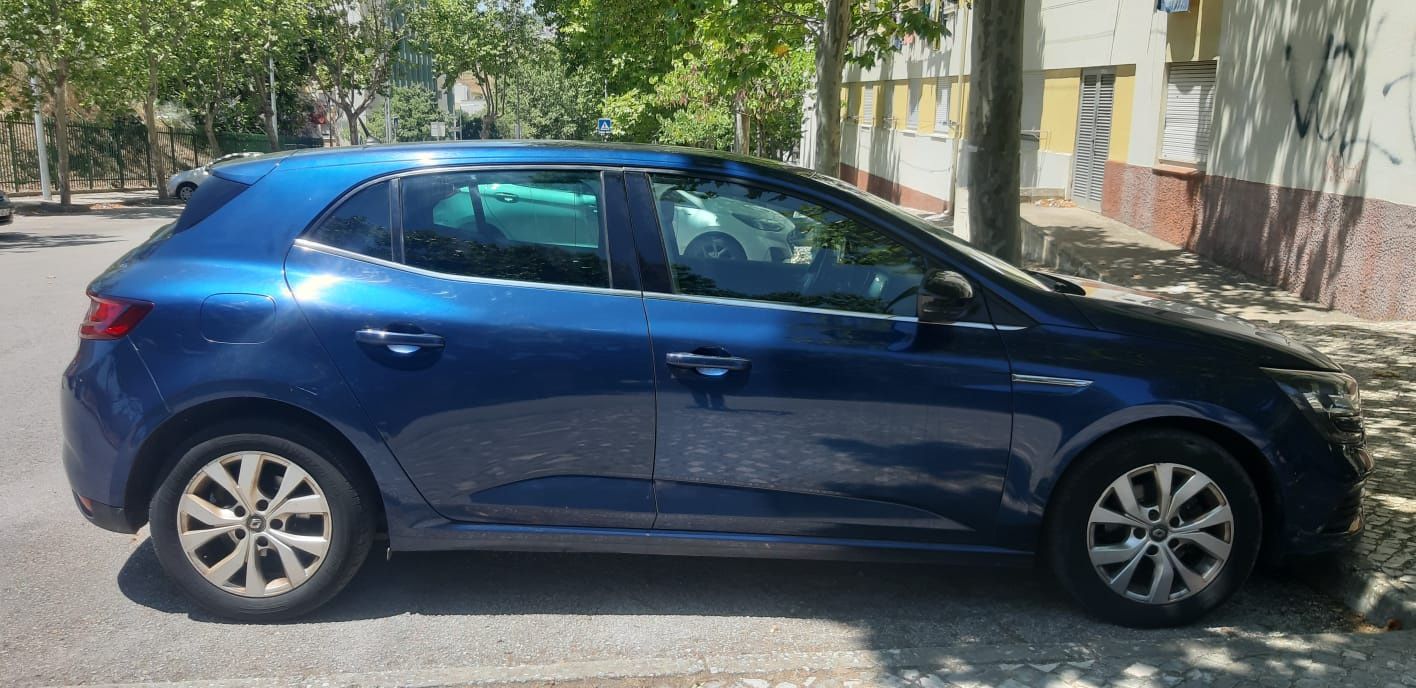 Vendo Renault Mégane
Matrícula 12/2019
Tipo de combustí