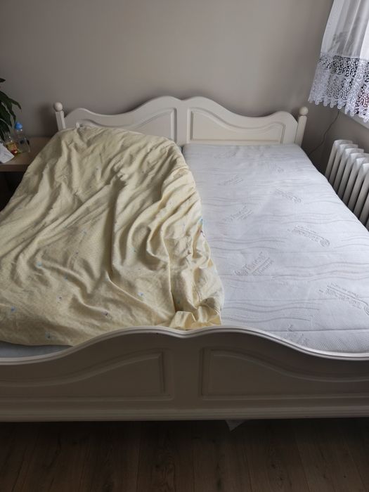 Łóżko małżeńskie materac stoliki