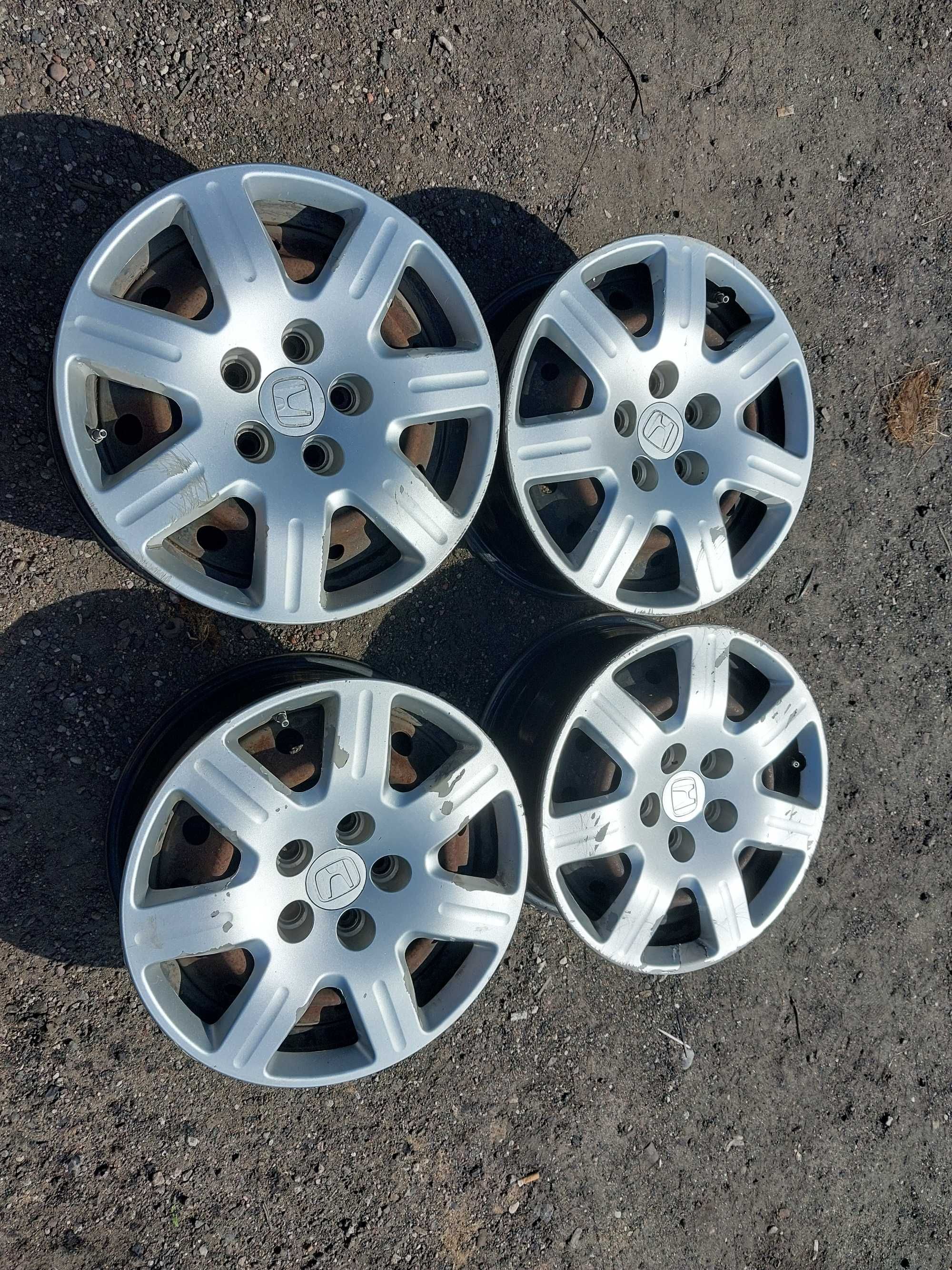 Felgi stalowe 16 5x114,3 Honda plus kolpaki Montaż