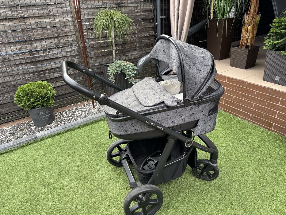 Wozek Espiro Next Up wraz z nosidelkiem Britax Romer
