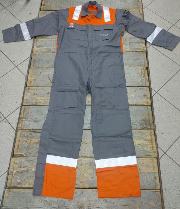 Kombinezon roboczy nowy nie noszony rozmiar 50. Wysoka jakość.