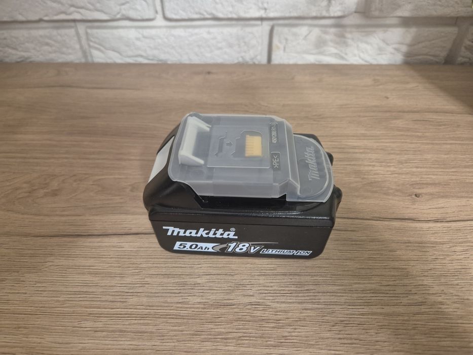 Zestaw dwa akumulatory BL1850B 18V i ładowarka makita