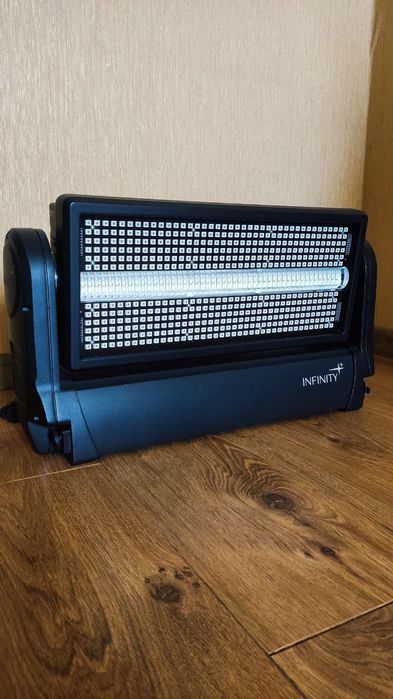 Moving strobe Infinity