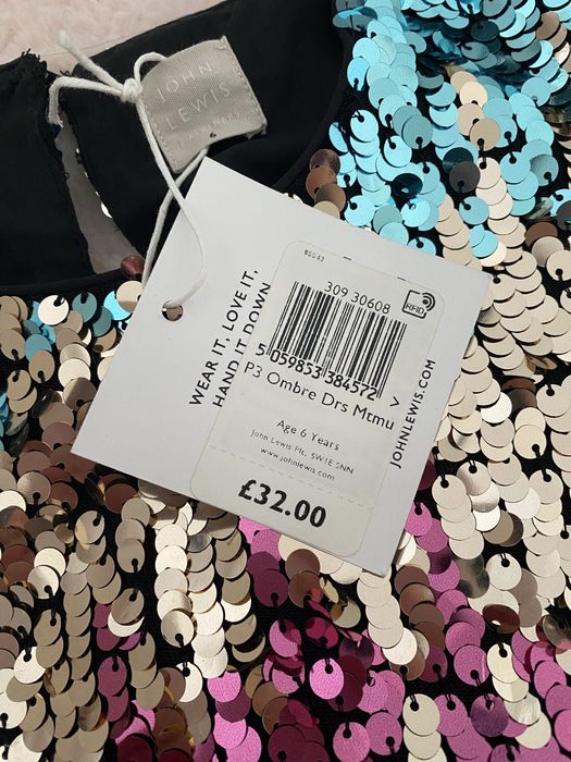 Сукня яскравого кольору!