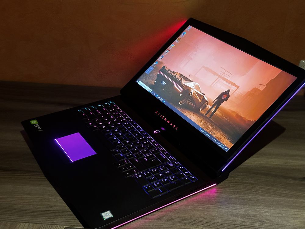 Большой 17.3 Игровой Ноутбук Alienware(Core i7/GTX1070/512/16D4/120hz)
