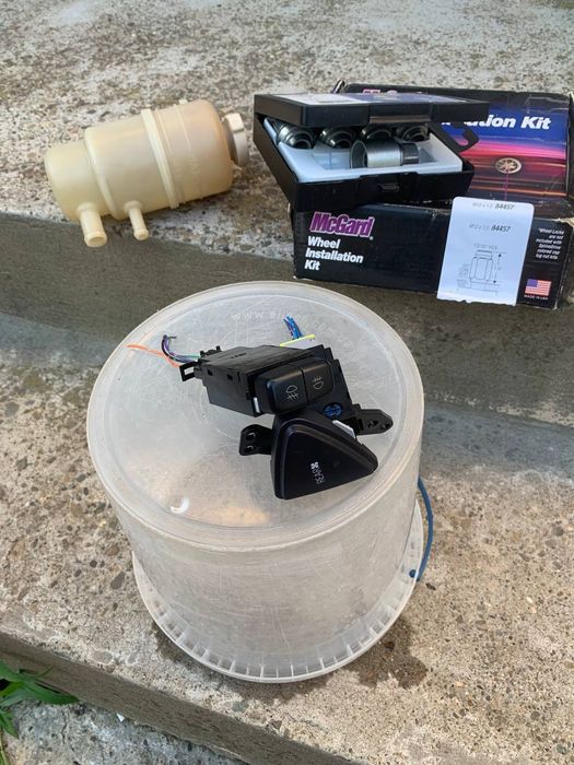 Цена за 2 Кнопки свет печка противотуманки Mitsubishi Grandis MR190953