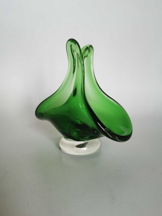 Szklany serwernik vintage projektu Josefa Hospodki PRL