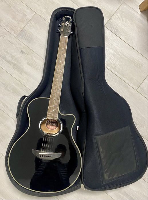 Yamaha APX 500 III Электроакустическая гитара с чехлом