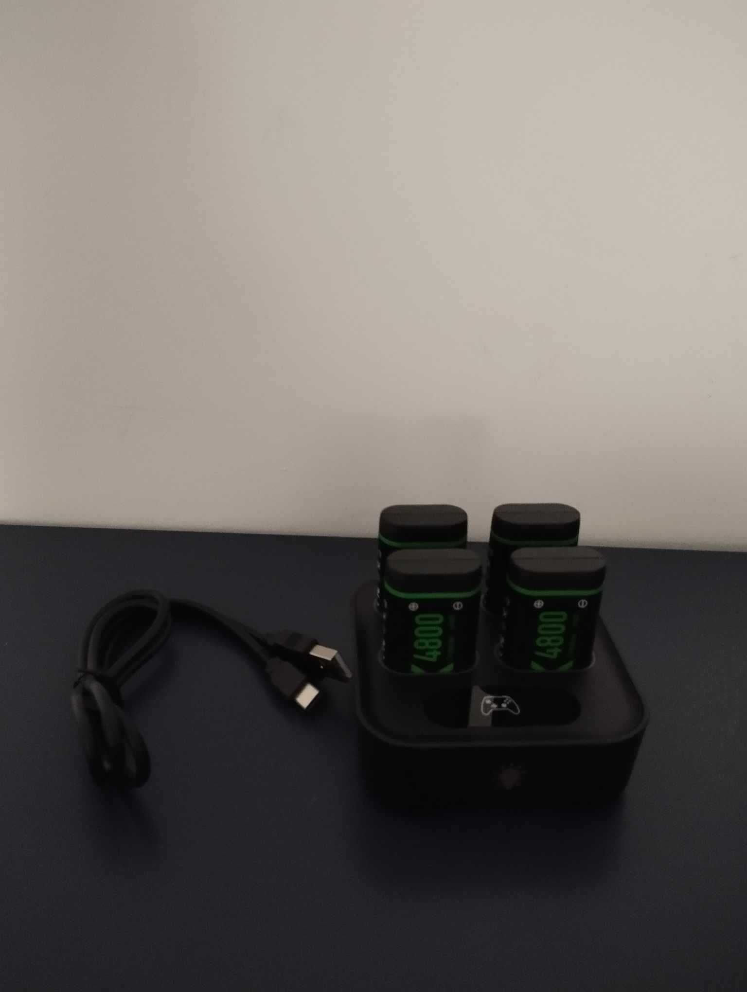 4x4800mWh ładowarka do kontrolerów Xbox One/Xbox Series X|S
