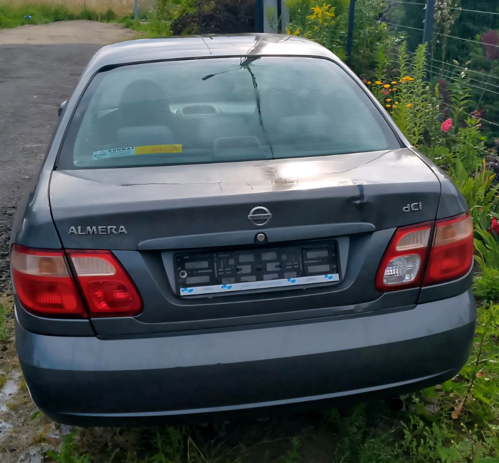 Nissan Almera 2005 r uszkodzona