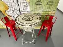 Conjunto de mesa e bancos