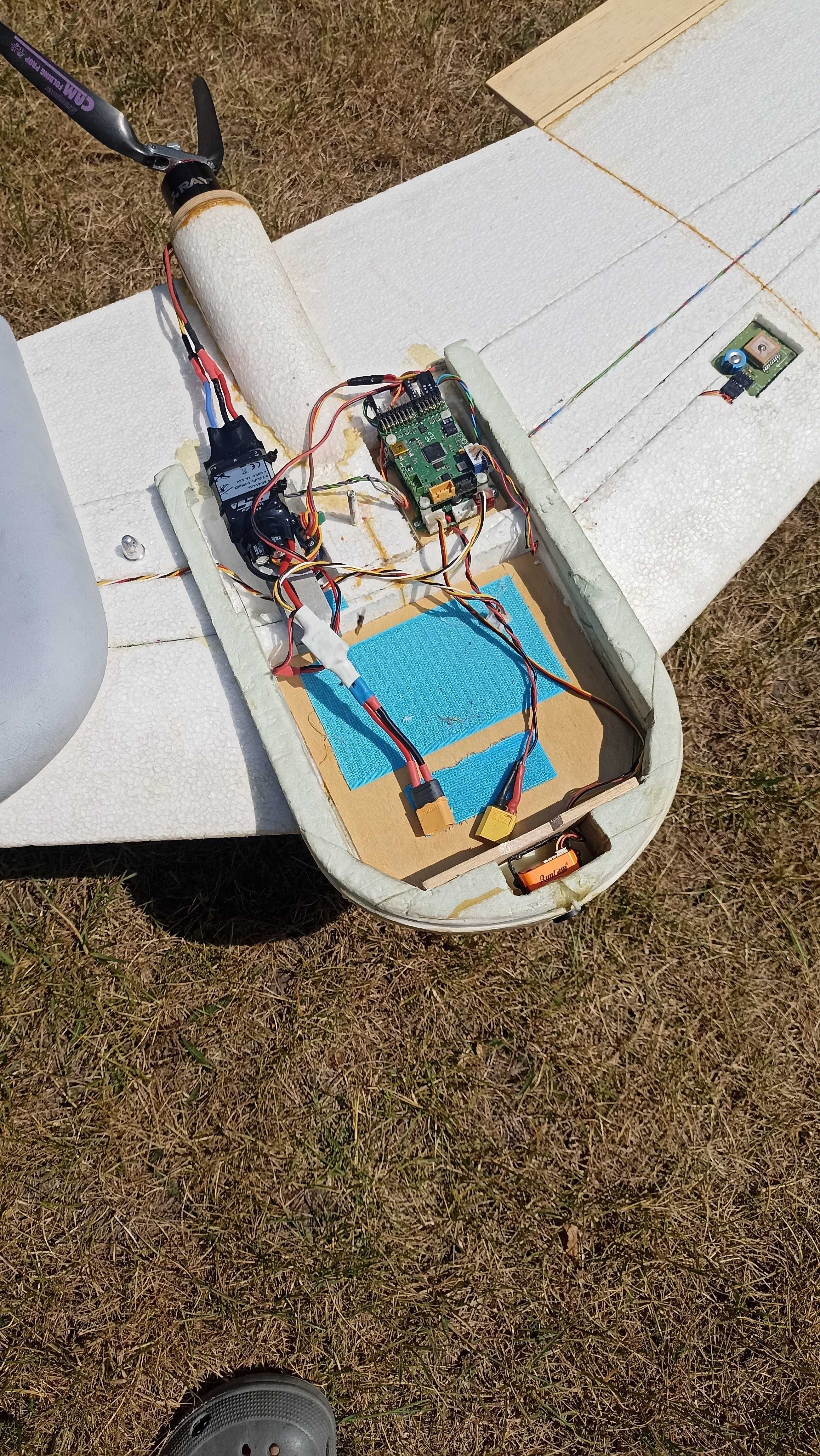 Sprzedam skrzydełko FPV VEGA 160cm kupione w napolskimniebie.