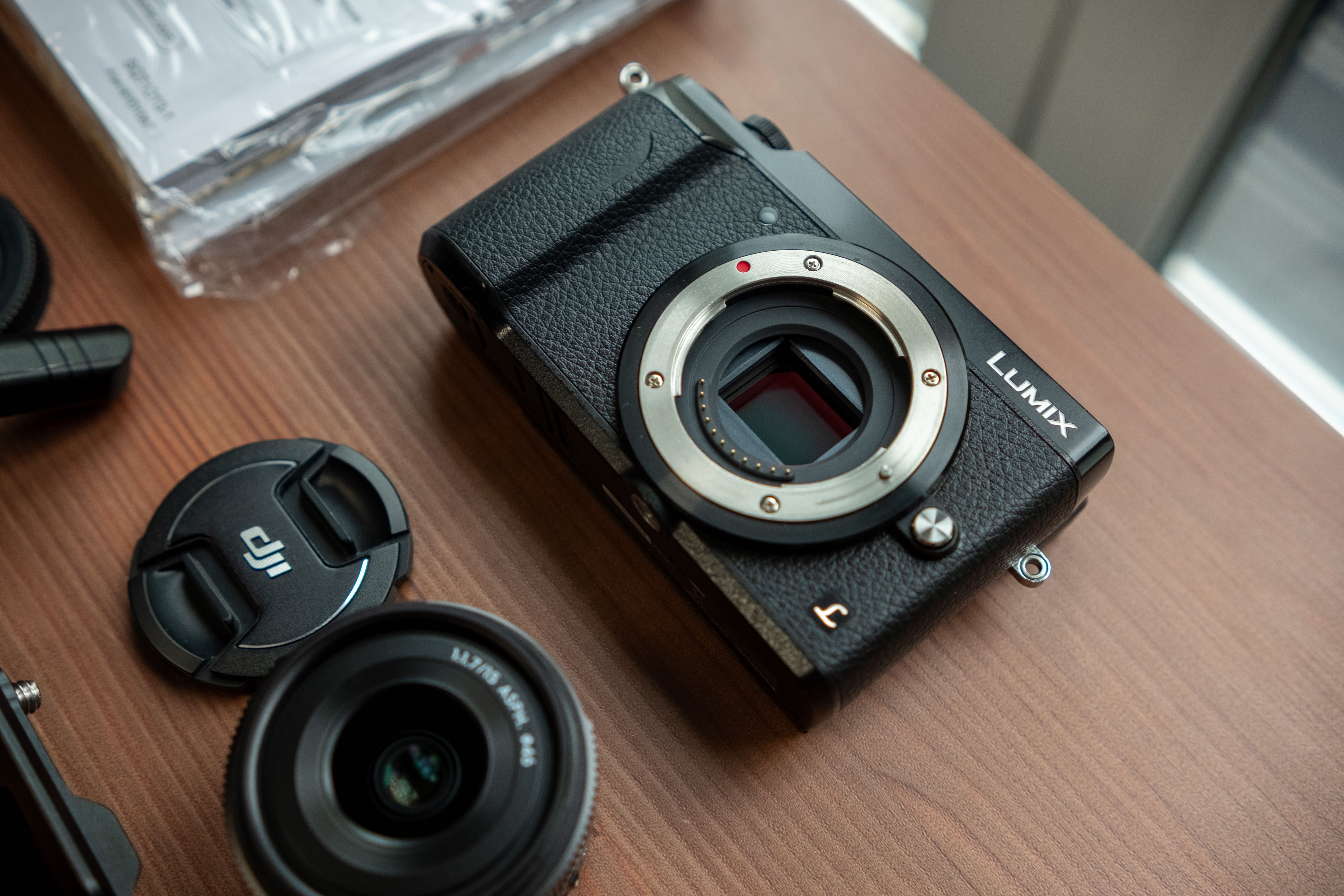 Panasonic LUMIX GX80 + DJI 15mm f/1.7 + grip i akcesoria