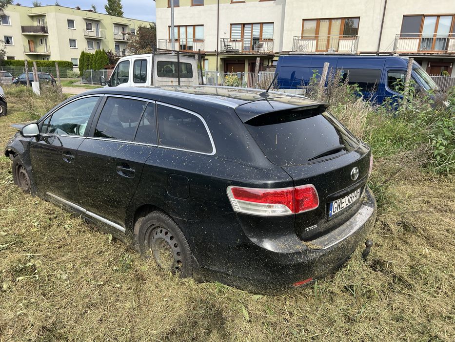Toyota Avensis 2010r 2.0 d4d diesel_Kombi_Skory_Uszkodzony przod_